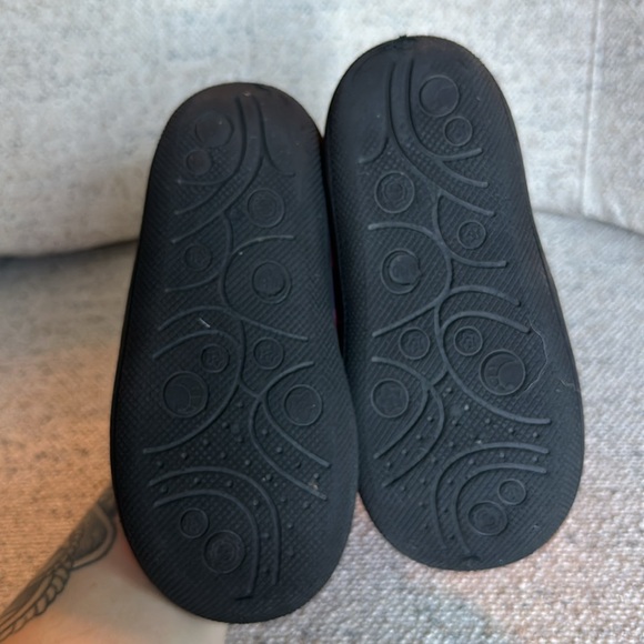 Disney Minnie Mouse closed toe slippers with rubber soles size 9/10 - Picture 2 of 4